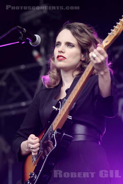 ANNA CALVI - 2014-08-15 - SAINT MALO - Fort de St Pere - 